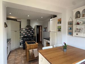 Kitchen- click for photo gallery